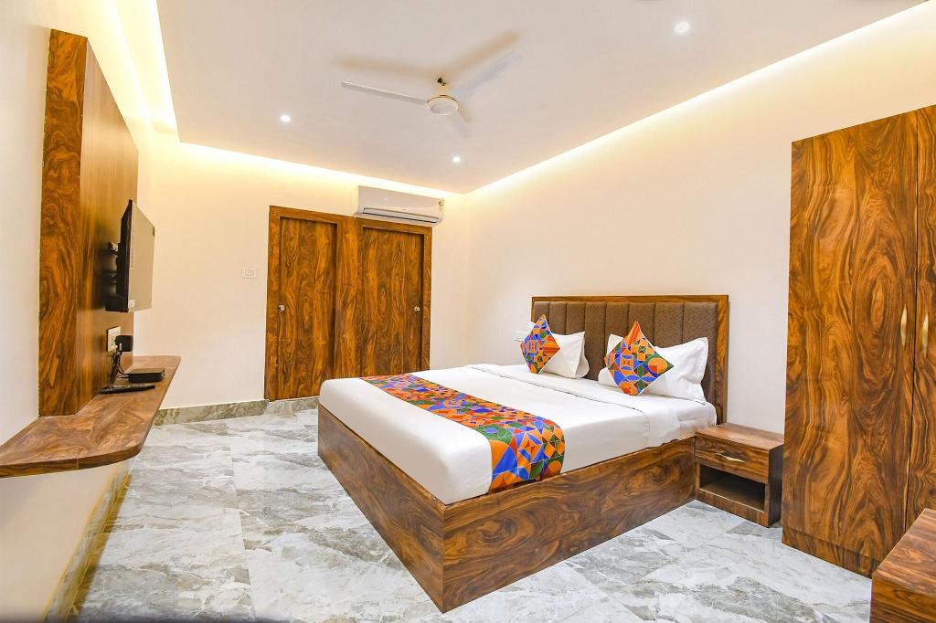Fabexpress Golden Suites