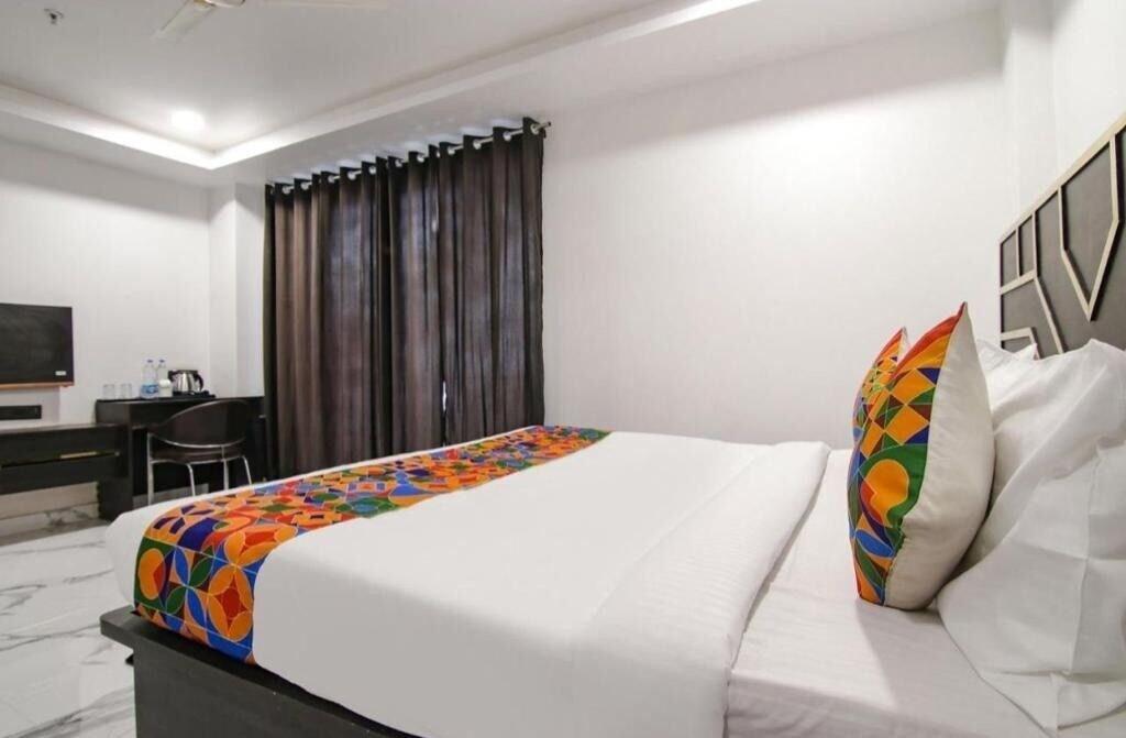 Hotel Grey Sky