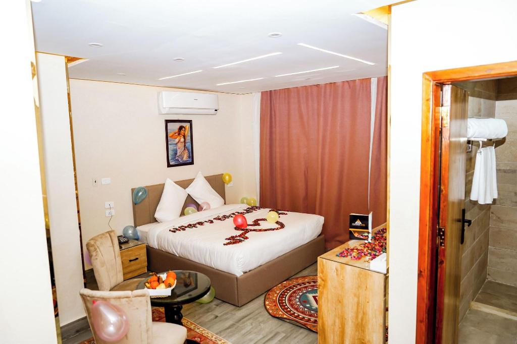 Pyramids Hotel