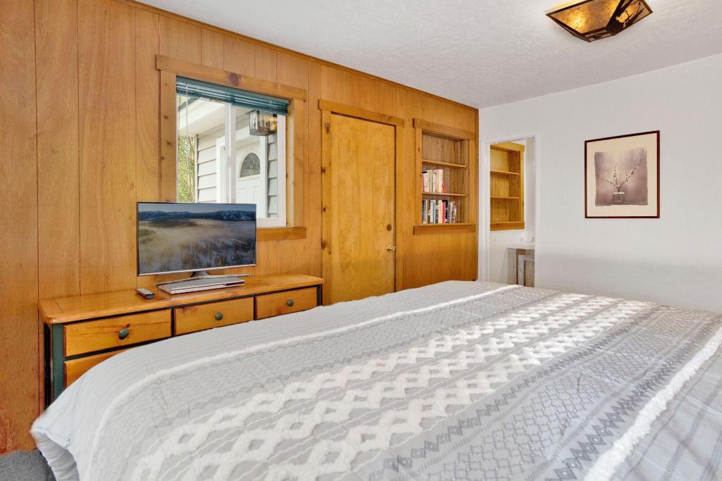 Lakeview Getaway 2120
