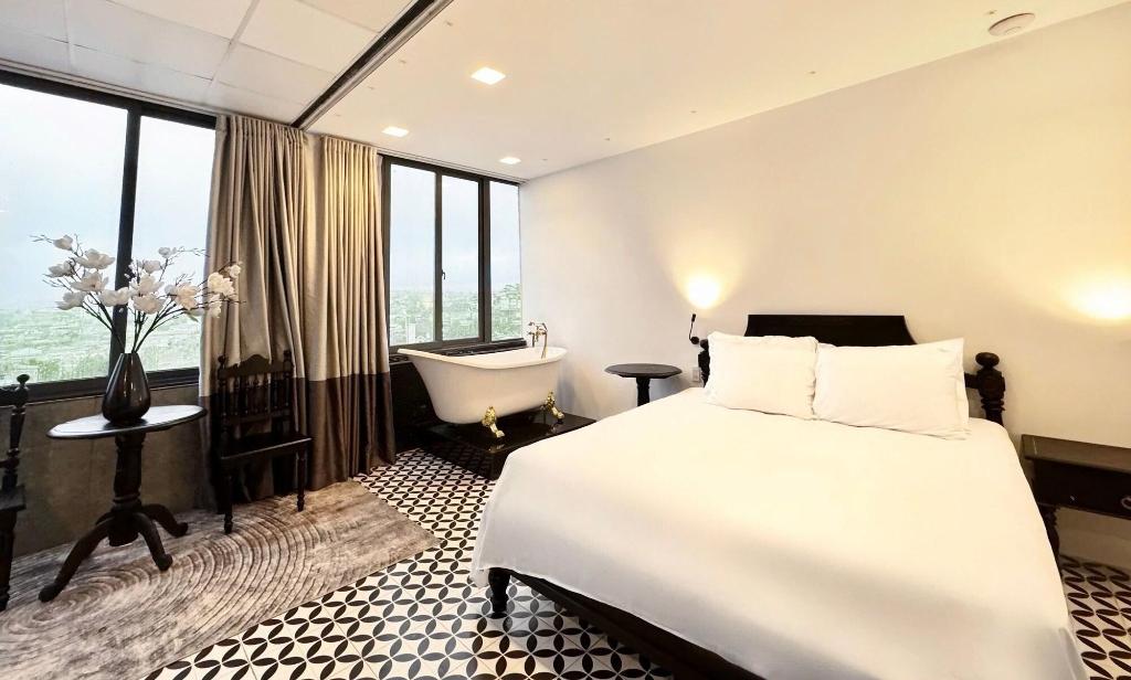Ttr Skypool View Hotel