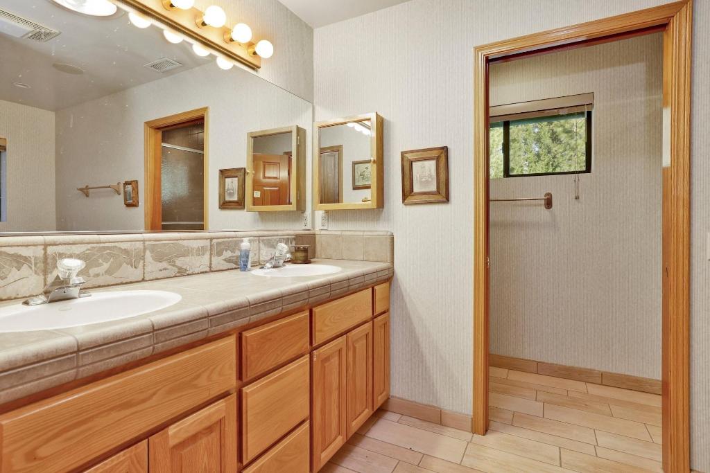 Eagle Point Lake House 2471