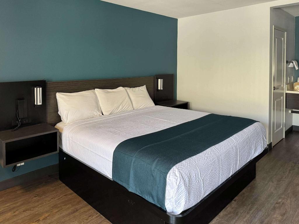 Studio 6 Suites Gardena Ca