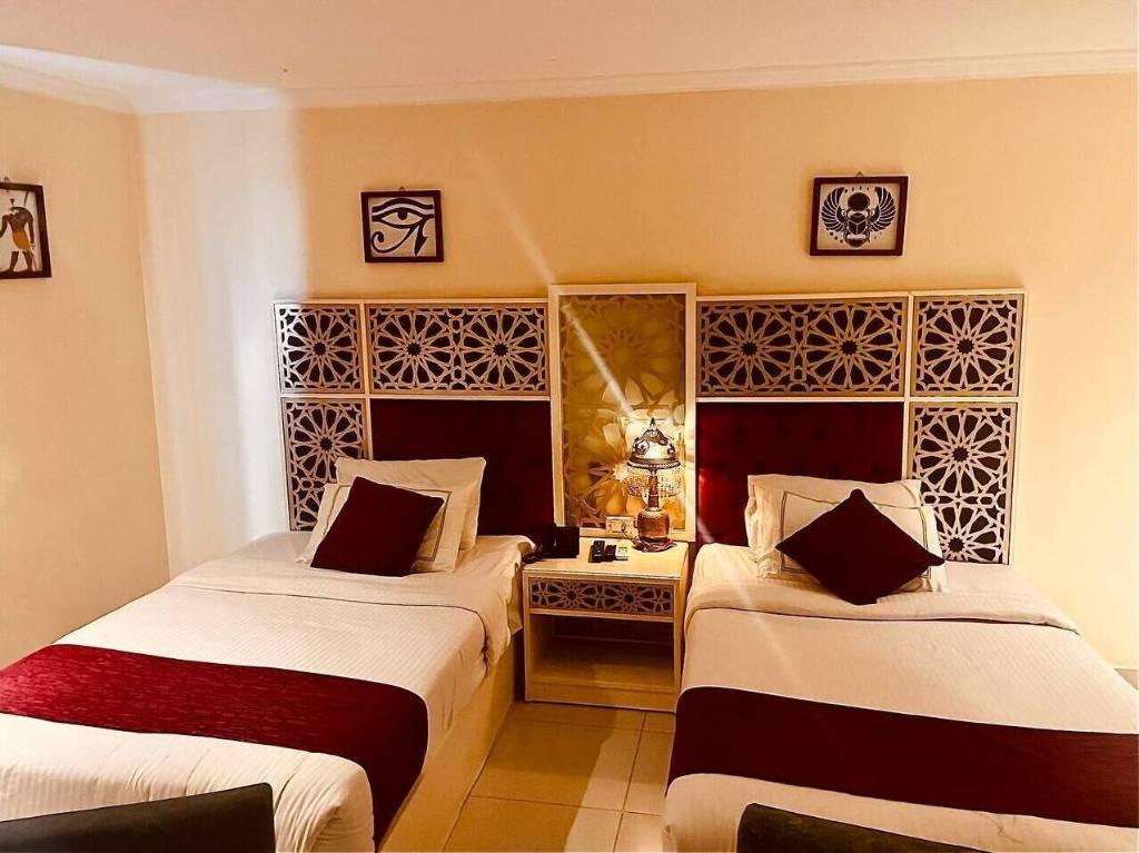 Pyramids Tower Inn