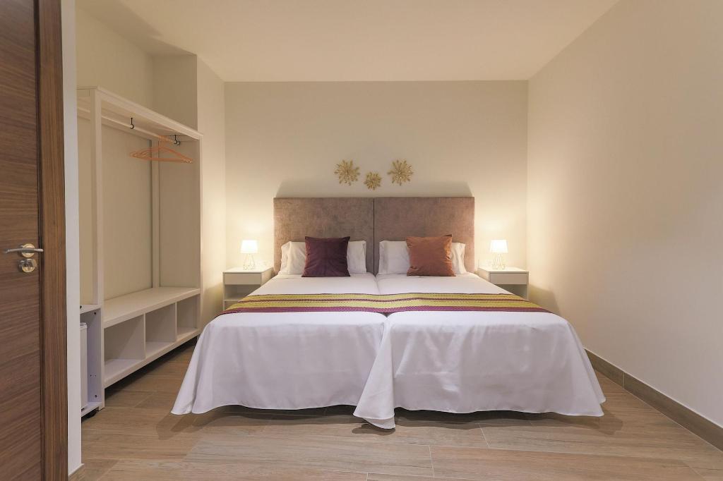 Dorinda Rooms