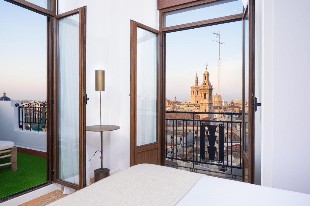 Valencia Luxury Boutique Market