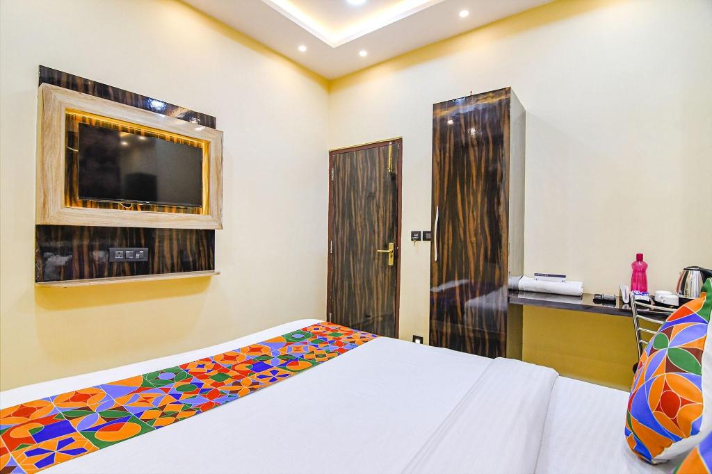 Fabhotel Royal Park Inn