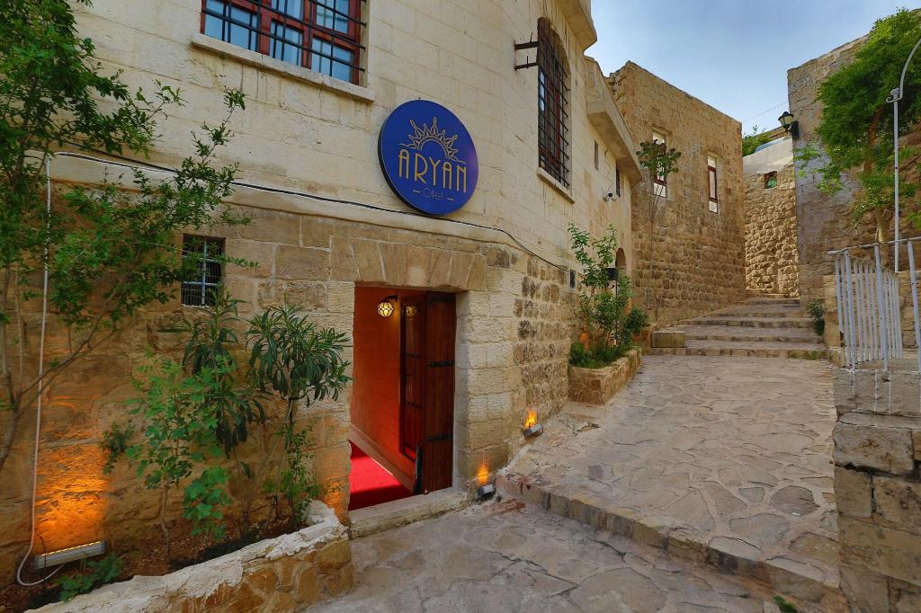 Aryan Otel