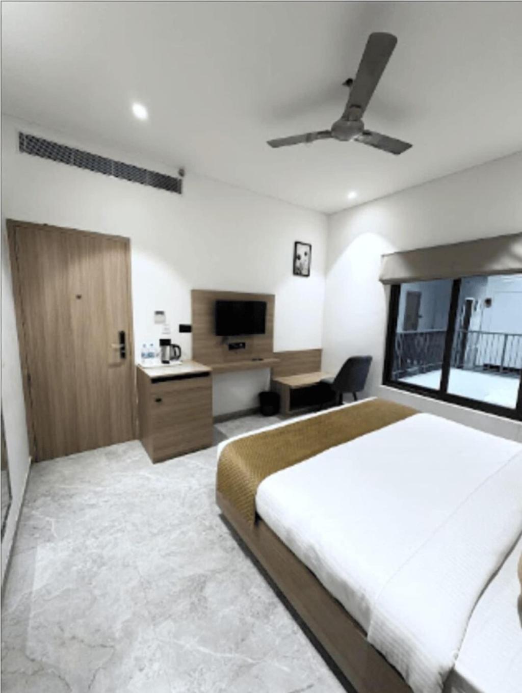 7 Rays Hotel