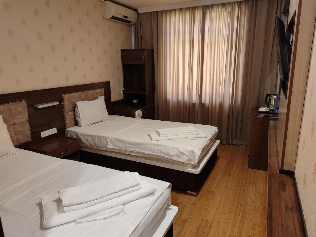 Grand Avenue Hotel