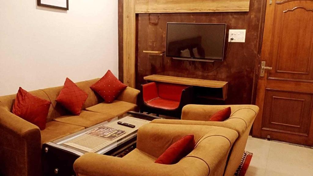 Deepak Hotel
