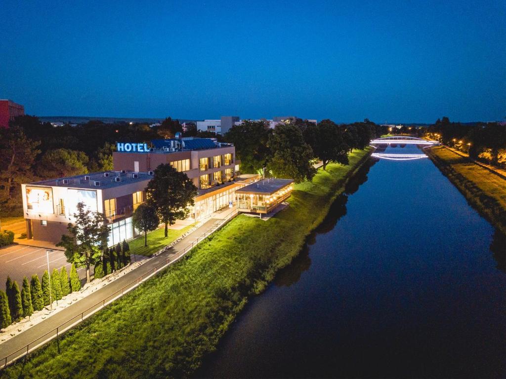 Hotel River