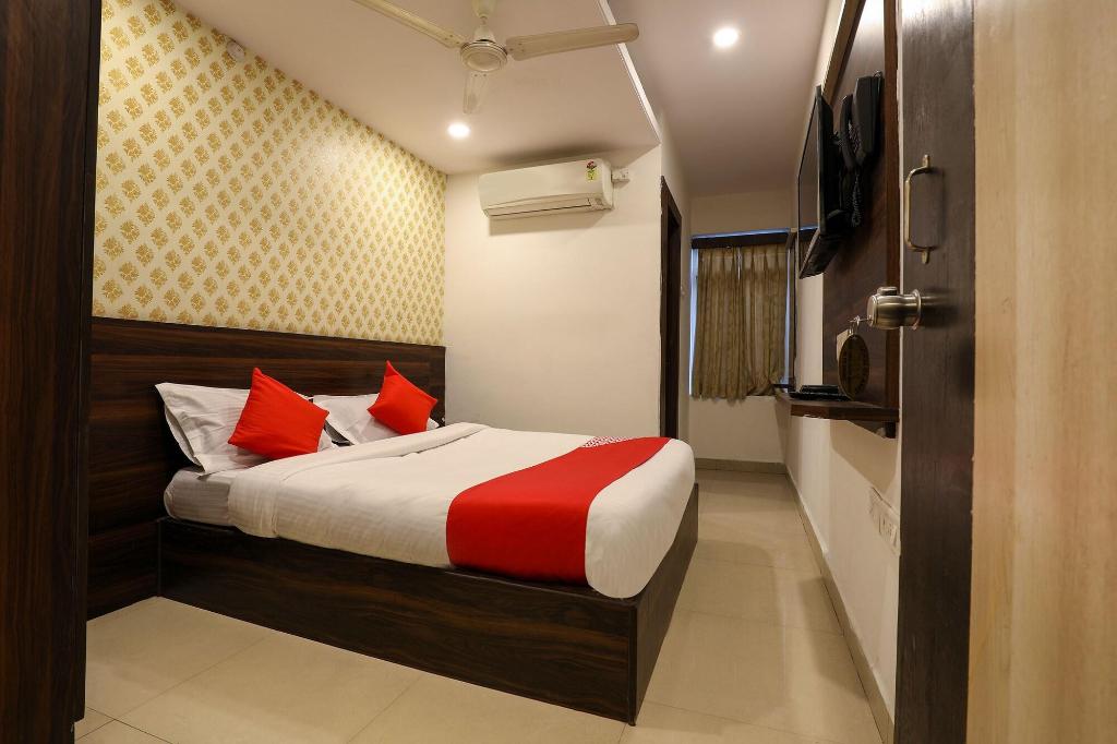 14194 Hotel Deccan Lodging And Boarding