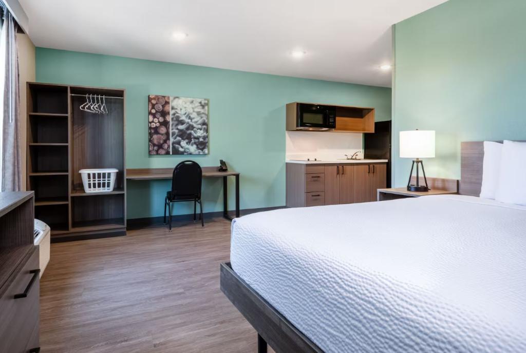 ECHO Suites Extended Stay Indianapolis Ameriplex