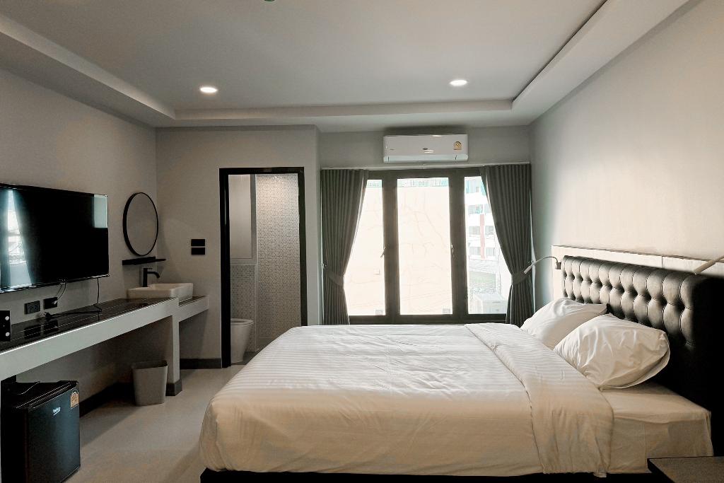 Smith Hotel By Zuzu