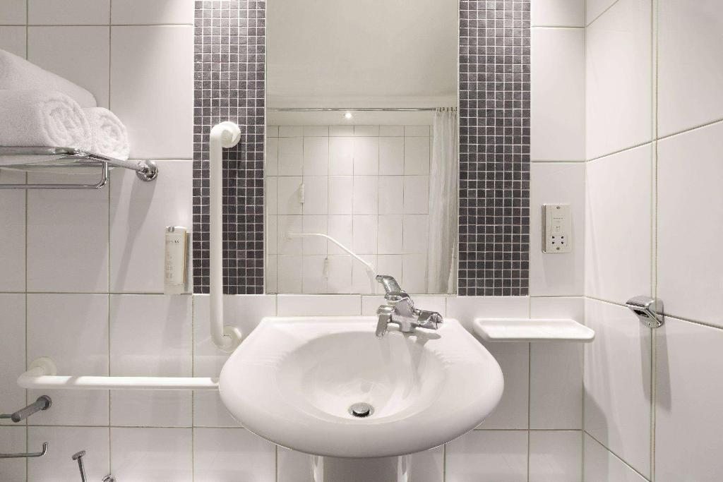 Ramada London North M1
