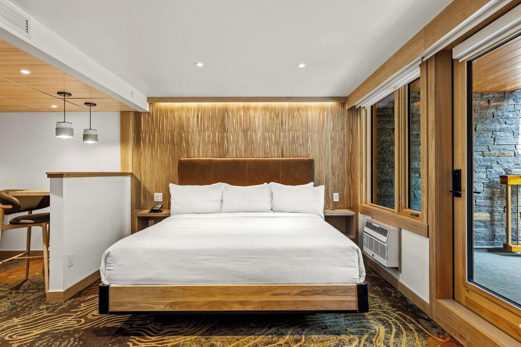 Otter Hotel
