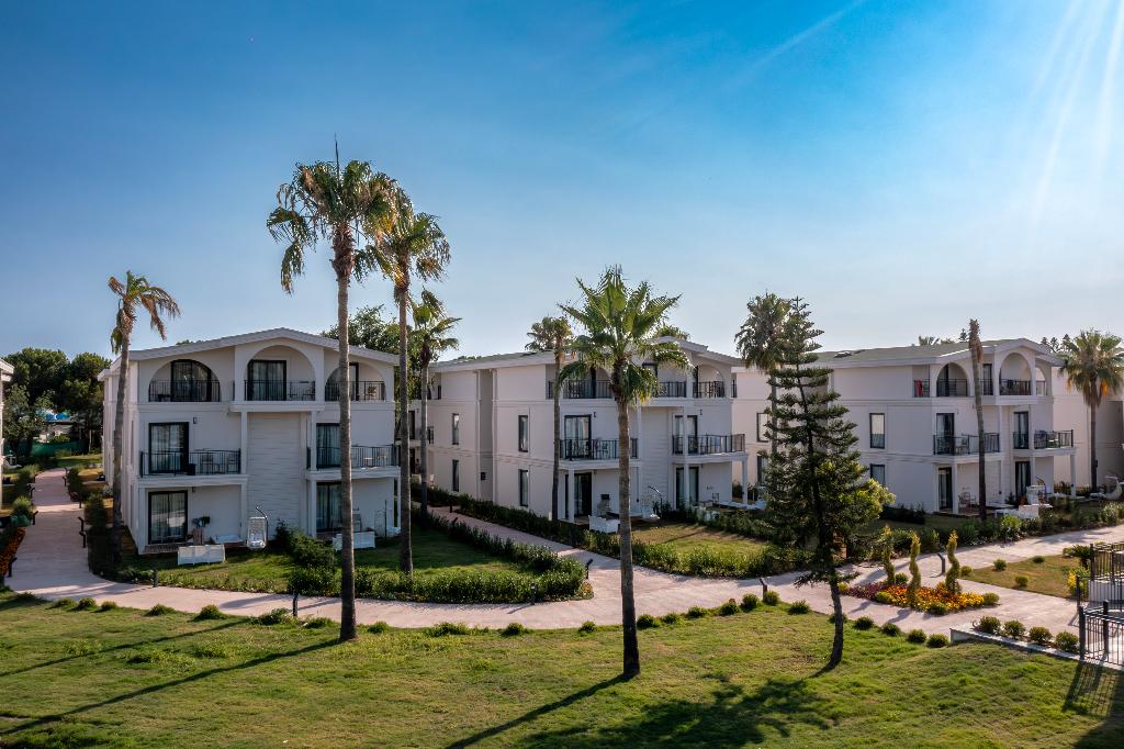 La Benata Beach Hotel 4*