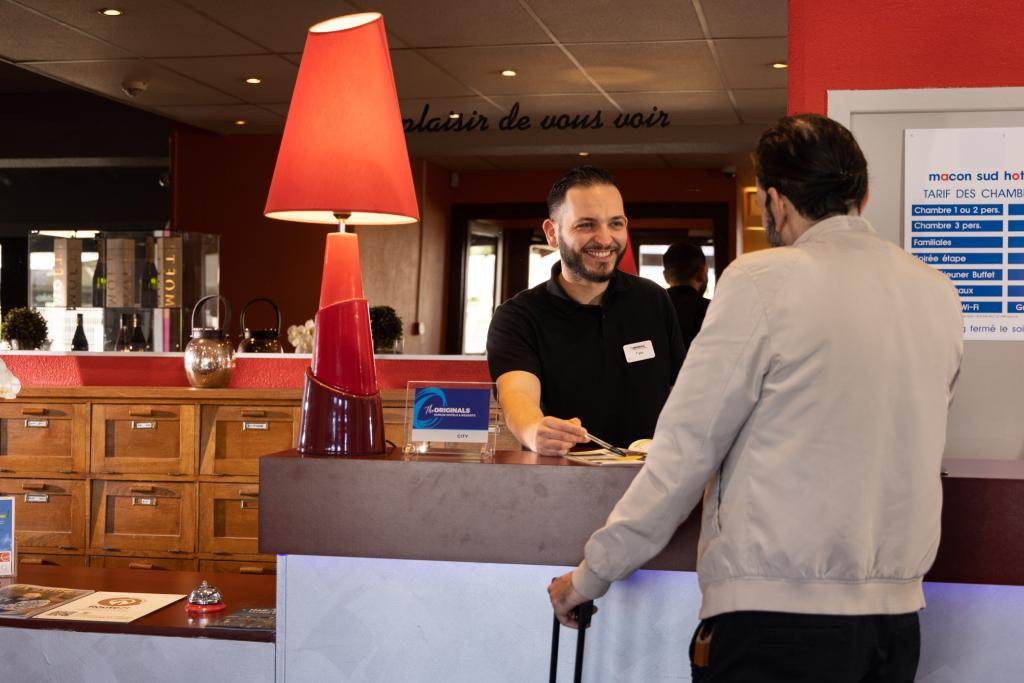 Hotel The Originals Macon Sud