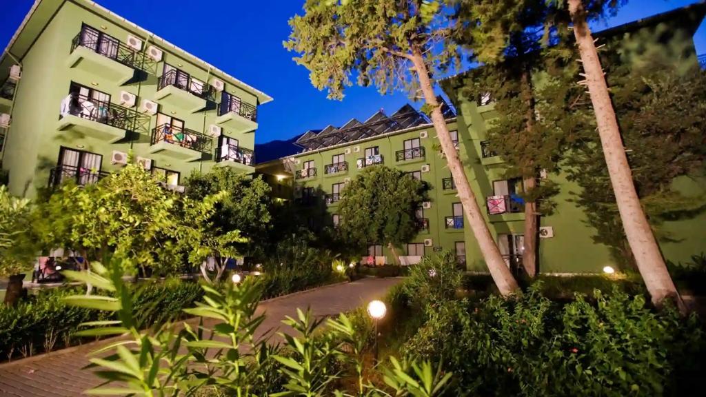 Blue Pine Hotel 4*
