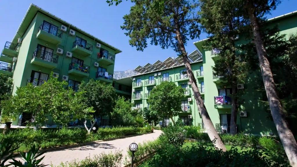 Blue Pine Hotel 4*