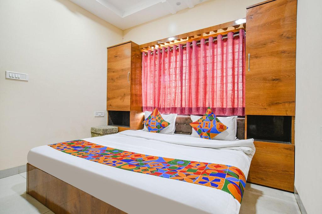 Fabhotel Royal Palace
