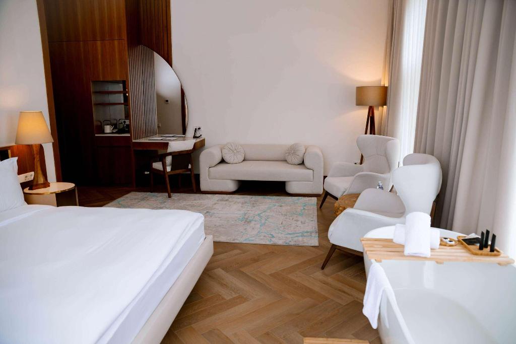 Wyndham Residences Aqkol