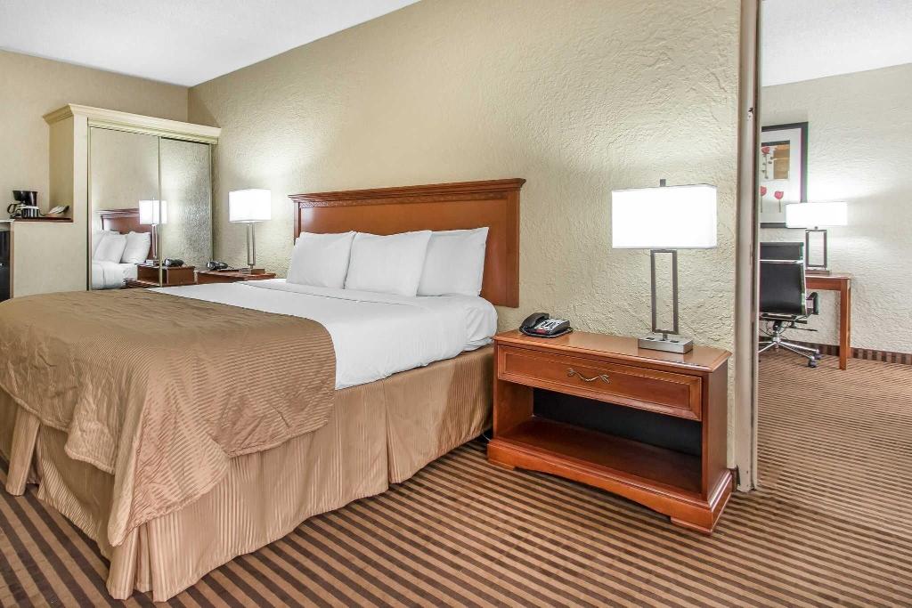Clarion Hotel Broken Arrow - Tulsa