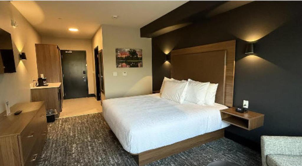 Best Western Plus Neepawa Hotel