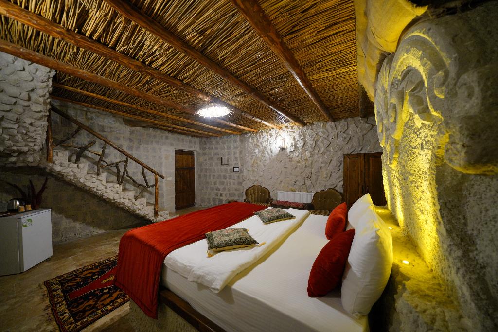 Nar Cave House