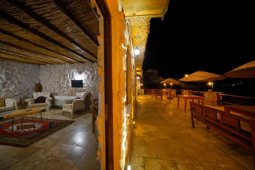 Nar Cave House