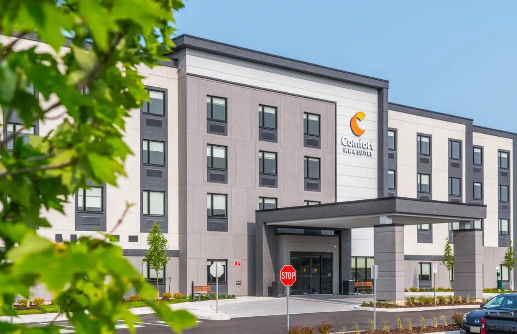 Comfort Inn & Suites Bradford ON