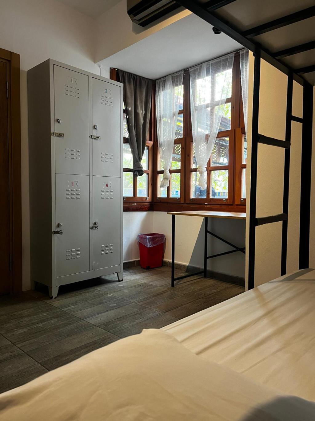 Kuyu Beergarden & Hostel
