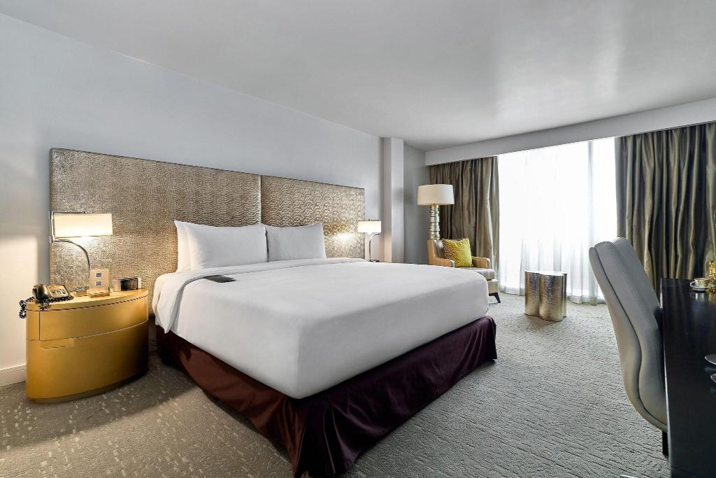 Renaissance Panama City Hotel