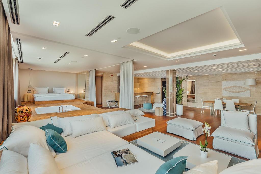 Monte Palm Beach