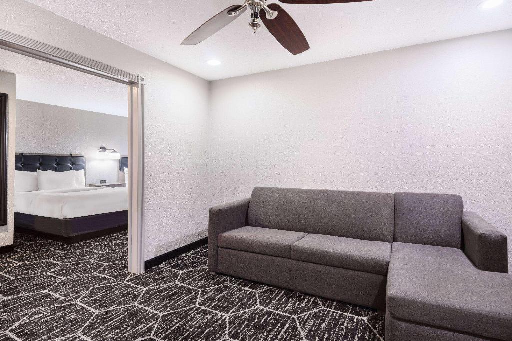 La Quinta Inn & Suites by Wyndham Evansville