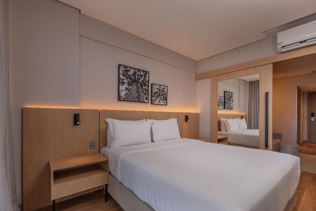 Golden Tulip Canela Oficial