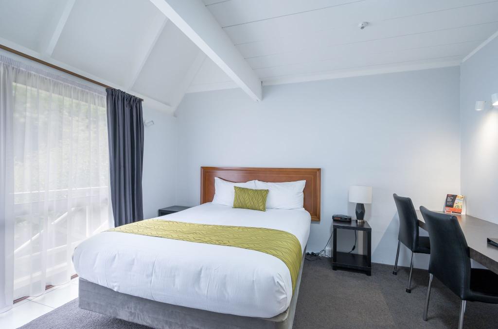 Admirals Motor Inn