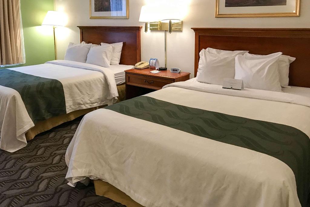 Quality Inn Airport Holland