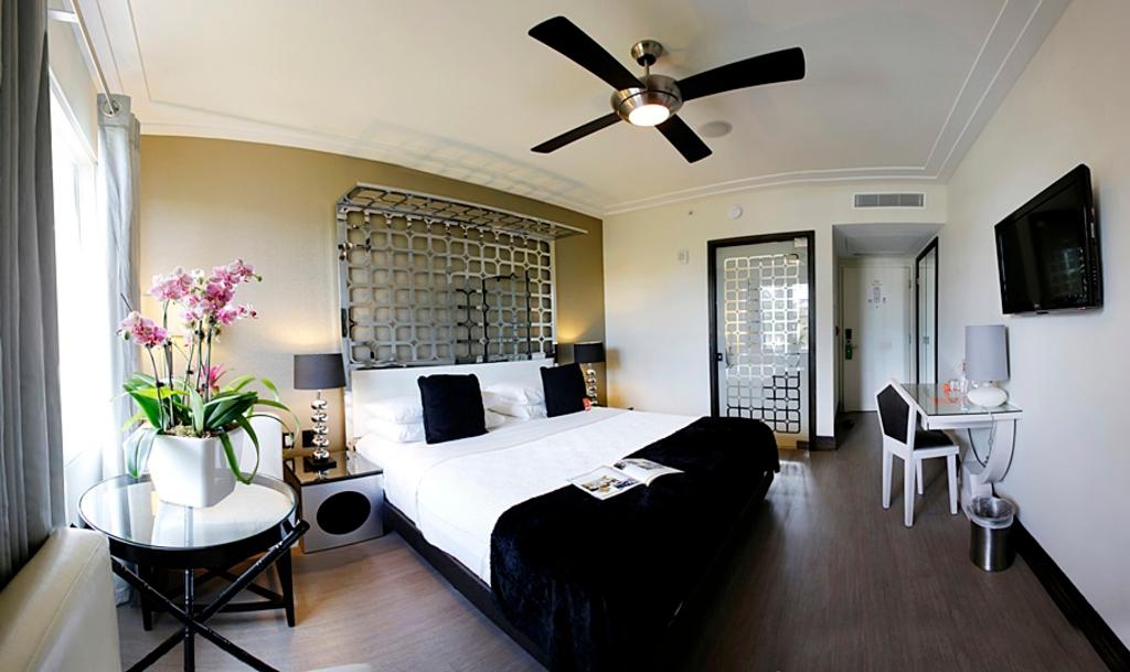 Waldorf Towers Hotel