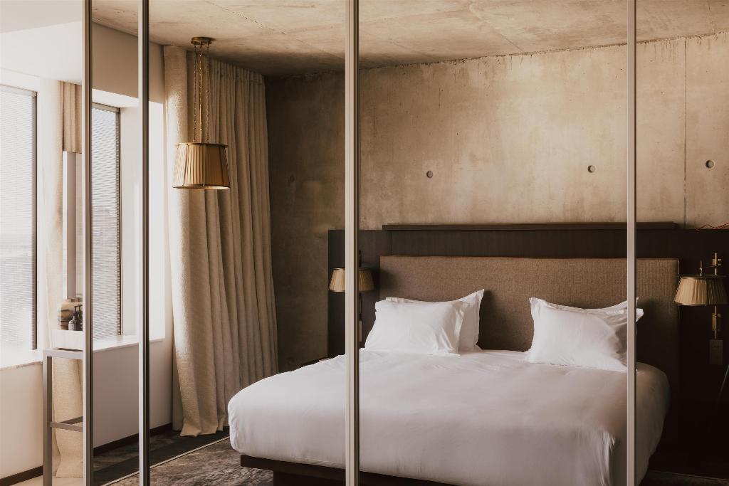 Maison Heler Metz, Curio Collection By Hilton