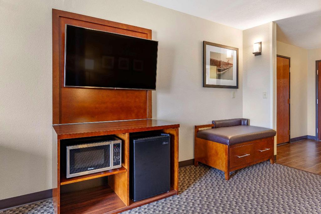 Comfort Suites (Escanaba)