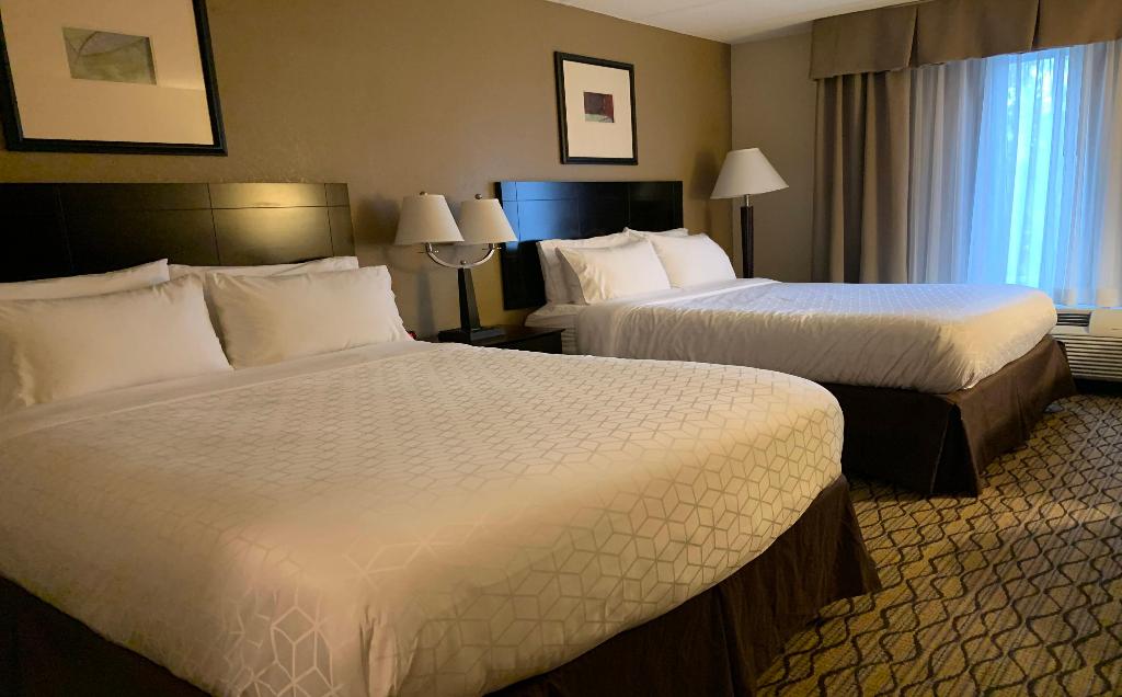 Holiday Inn Express & Suites Milford