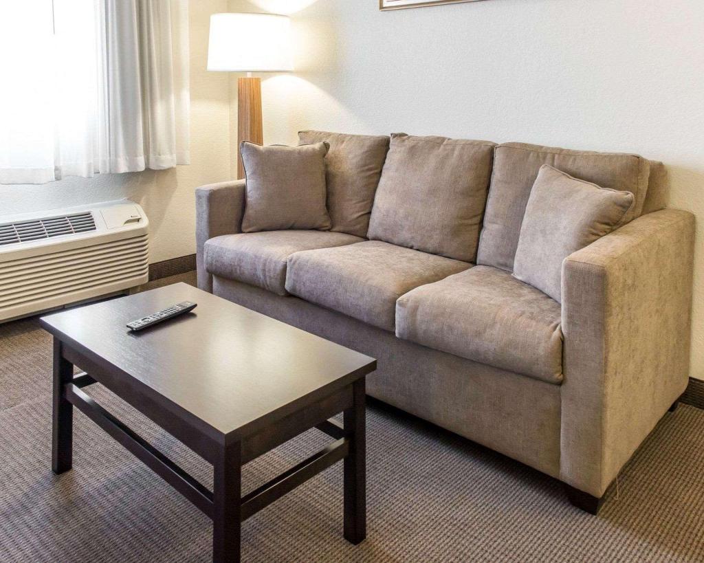 Mainstay Suites Pittsburgh Airport