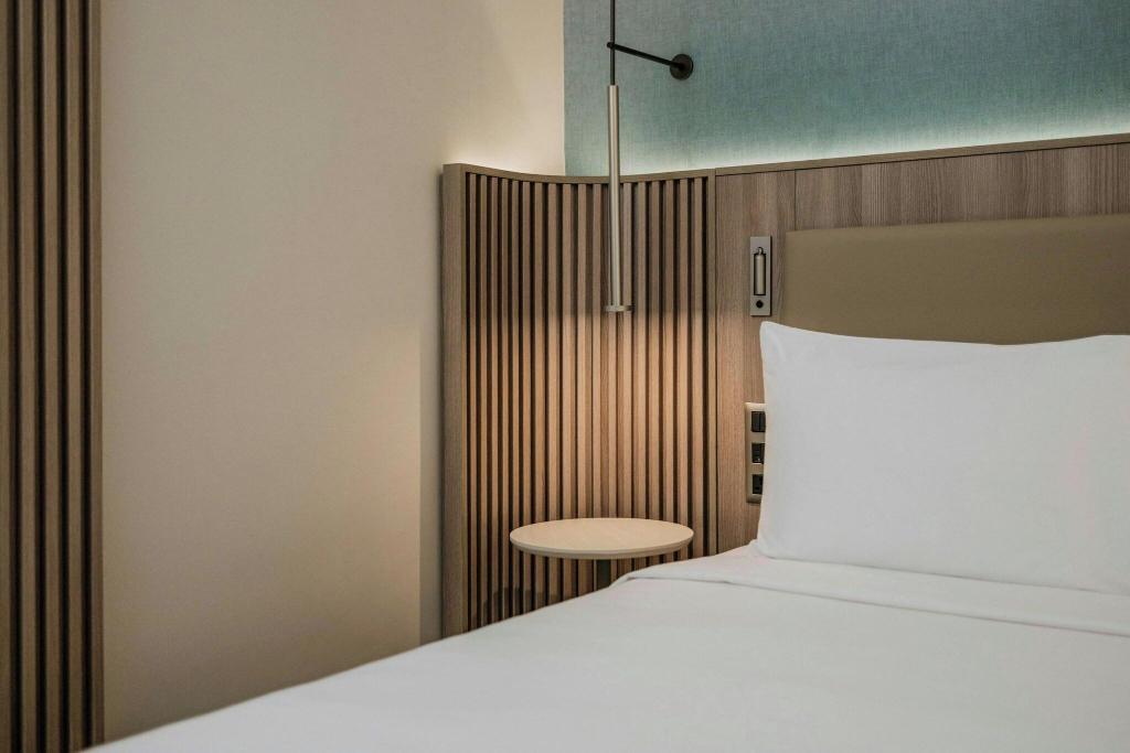 Courtyard By Marriott Sliema — SUI 1