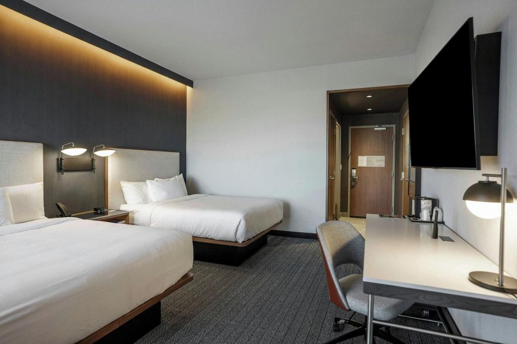 Courtyard By Marriott Madison