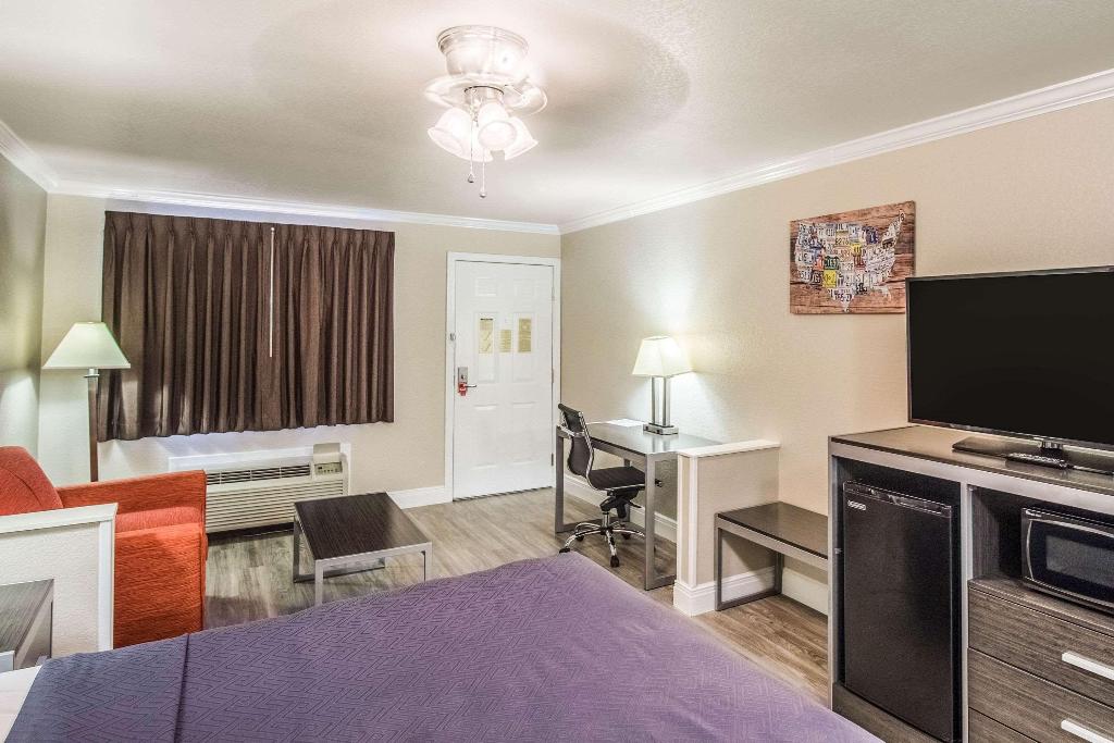 Econo Lodge Inn & Suites Corpus Christi