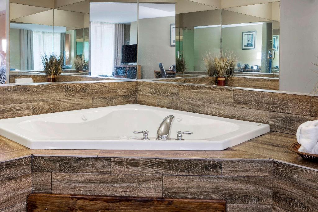 Comfort Suites near MCAS Beaufort