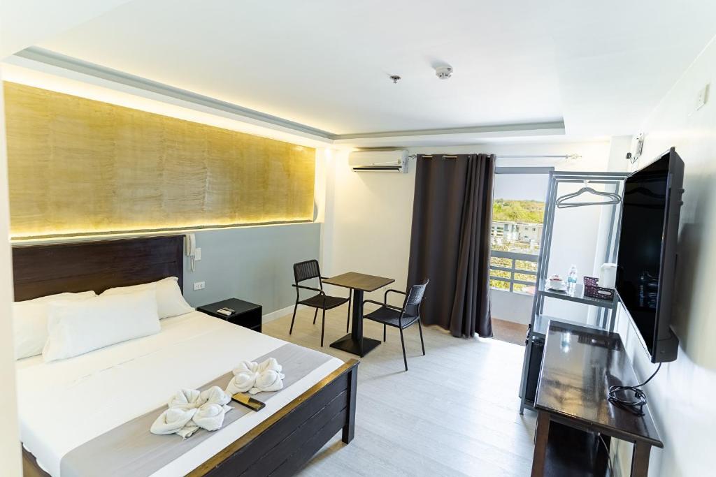 Spotlight Hotel Near Hundred Islands Wharf By Zuzu