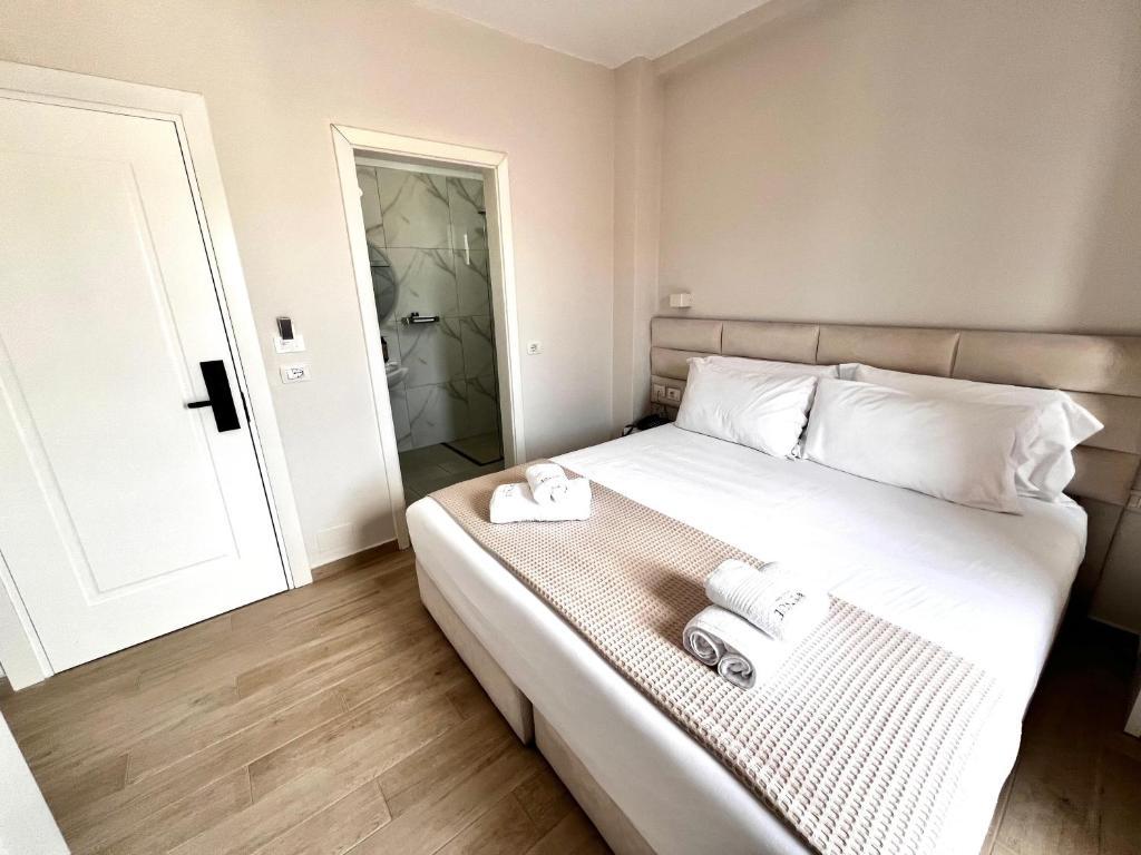 Avenue Hotel
